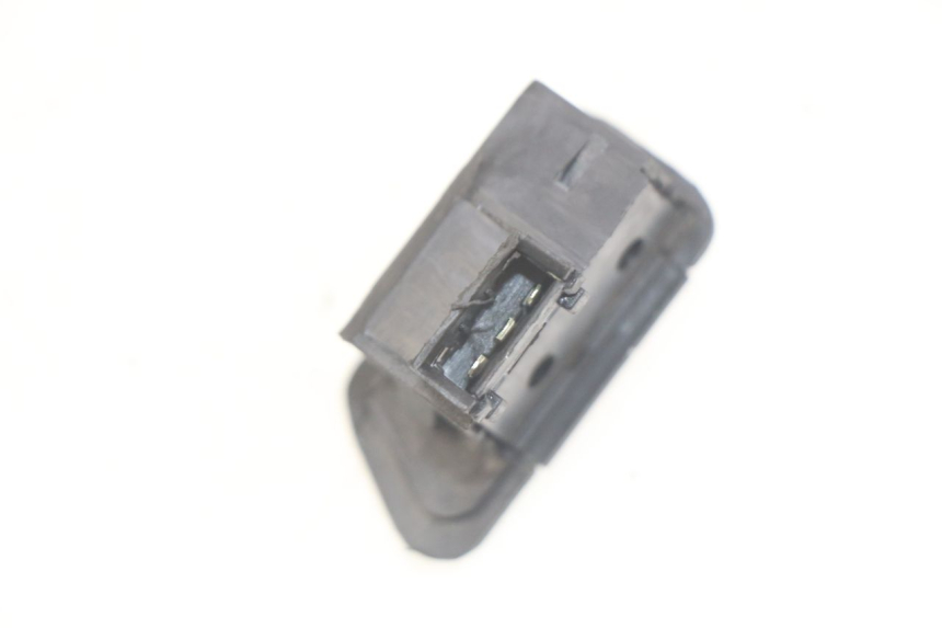 photo de TURN SIGNAL SWITCH PEUGEOT TWEET 125 (2018 - 2021) - Zoom on usage condition