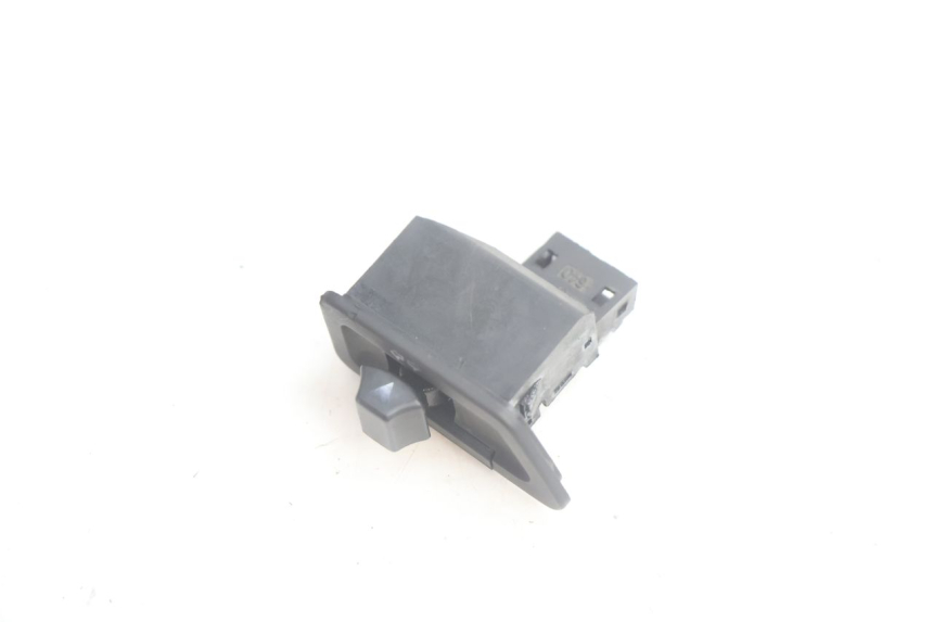 photo de TURN SIGNAL SWITCH YAMAHA XMAX X-MAX 125 (2006 - 2009) - Component detail