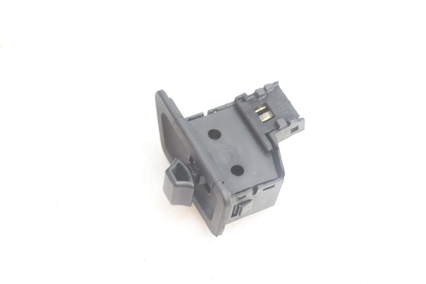 photo de TURN SIGNAL SWITCH YAMAHA XMAX X-MAX 125 (2006 - 2009) - Zoom on usage condition