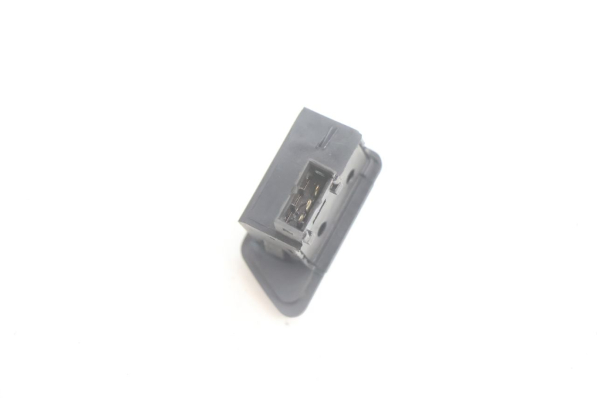 photo de TURN SIGNAL SWITCH YAMAHA XMAX X-MAX 125 (2006 - 2009) - Alternative perspective