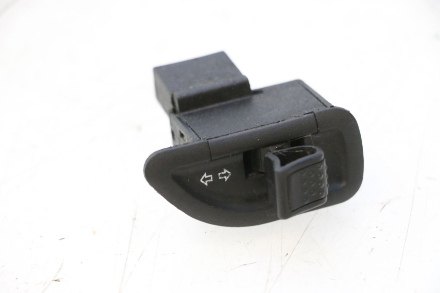 photo de TURN SIGNAL SWITCH PIAGGIO ZIP 2T 50 (2009 - 2019) - Alternative perspective