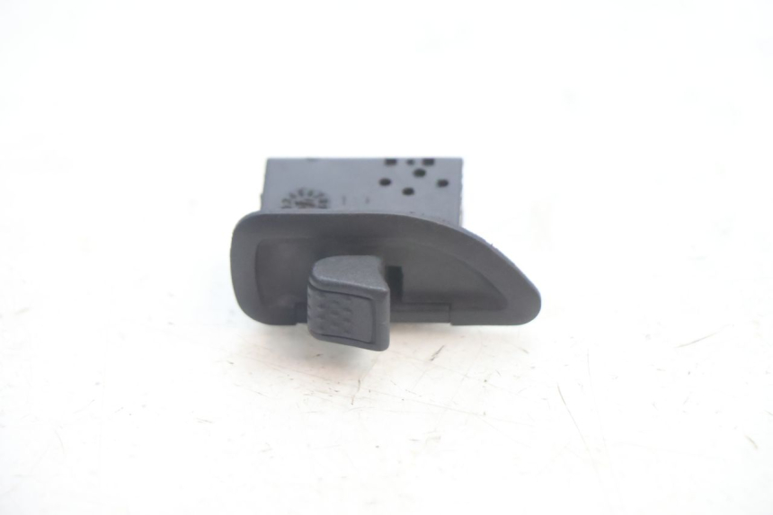 photo de TURN SIGNAL SWITCH PIAGGIO ZIP 4T 50 (2018 - 2020) - Main view