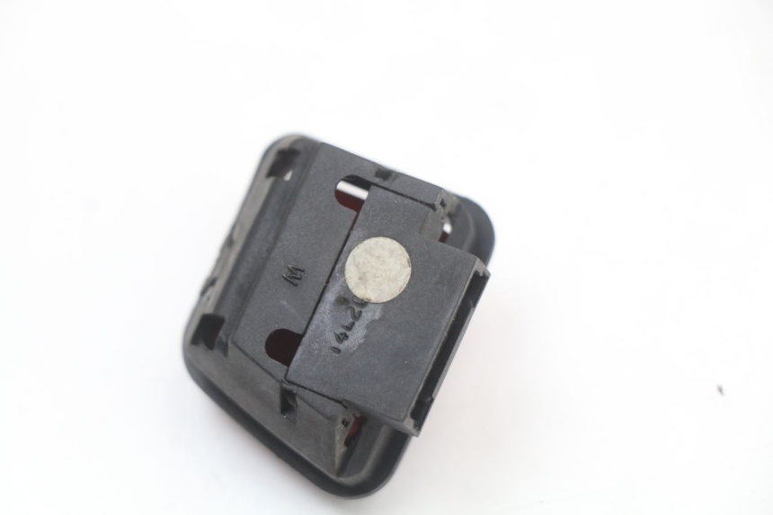 photo de IGNITION SWITCH ASSEMBLY PIAGGIO X8 125 (2004 - 2007) - Alternative perspective