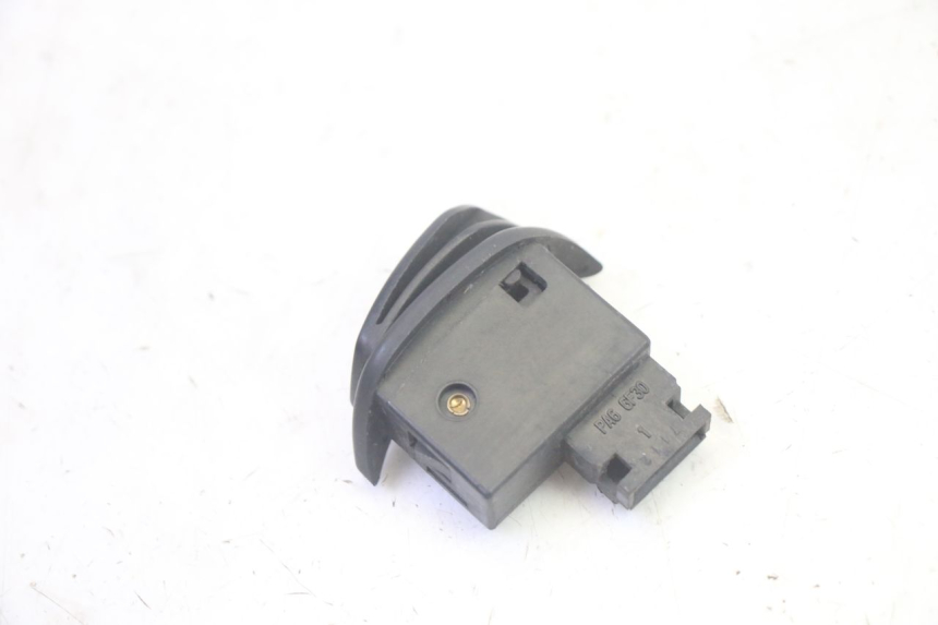 photo de STARTER SWITCH PEUGEOT DJANGO 4T 50 (2014 - 2019) - Zoom on usage condition
