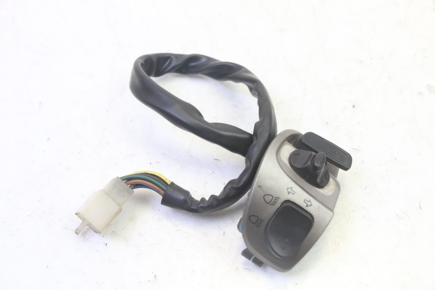 photo de RIGHT SWITCH QUADRO 4 4D 350 (2015 - 2018) - Alternative perspective