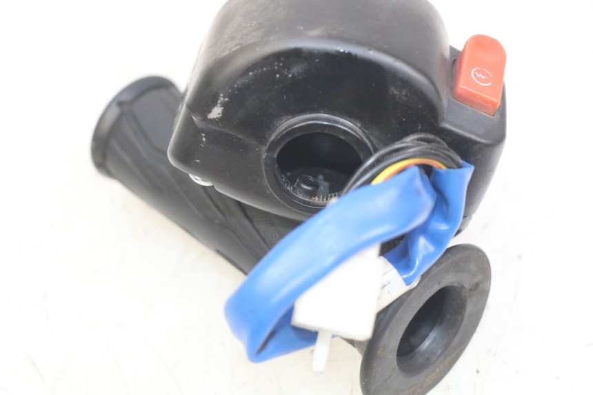 photo de RIGHT HANDLEBAR SWITCH KYMCO AGILITY 16+ 4T 50 (2018 - 2023) - Component detail