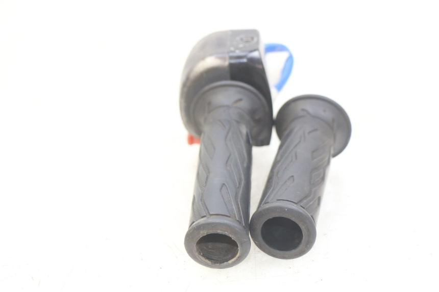 photo de RIGHT HANDLEBAR SWITCH KYMCO AGILITY 16+ 4T 50 (2018 - 2023) - Technical close-up