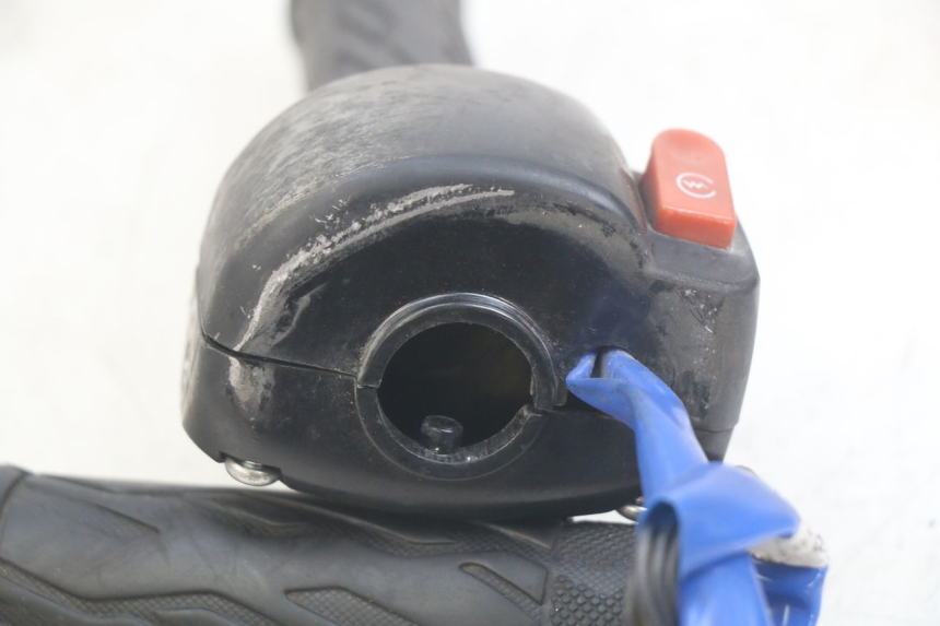 photo de RIGHT HANDLEBAR SWITCH KYMCO AGILITY 16+ 4T 50 (2018 - 2023) - Alternative perspective