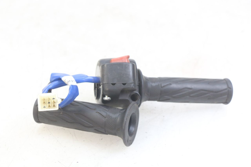 photo de RIGHT HANDLEBAR SWITCH KYMCO AGILITY 16+ 4T 50 (2018 - 2023) - Technical close-up
