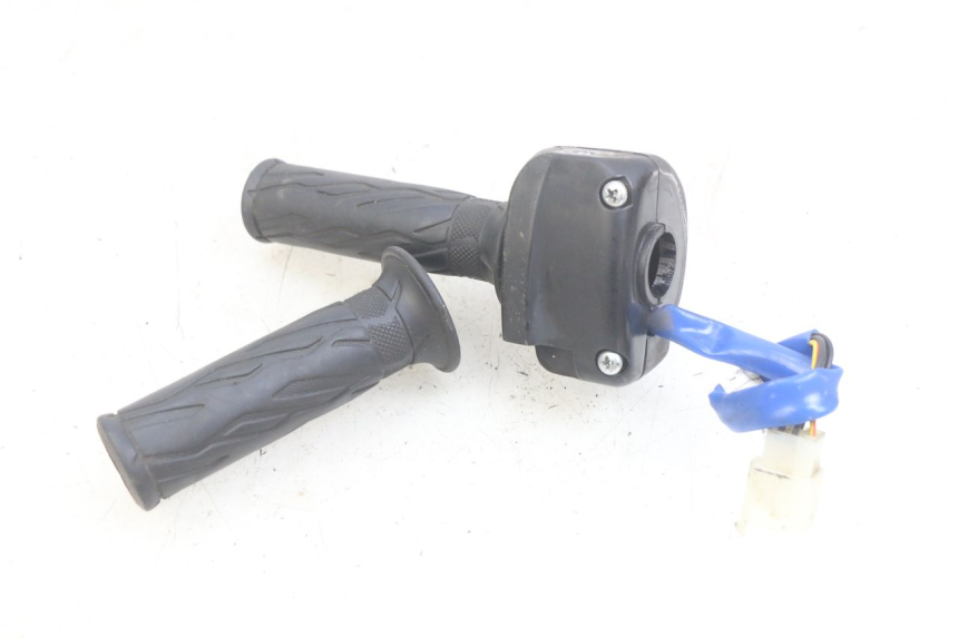 photo de RIGHT HANDLEBAR SWITCH KYMCO AGILITY 16+ 4T 50 (2018 - 2023) - Fixing points details