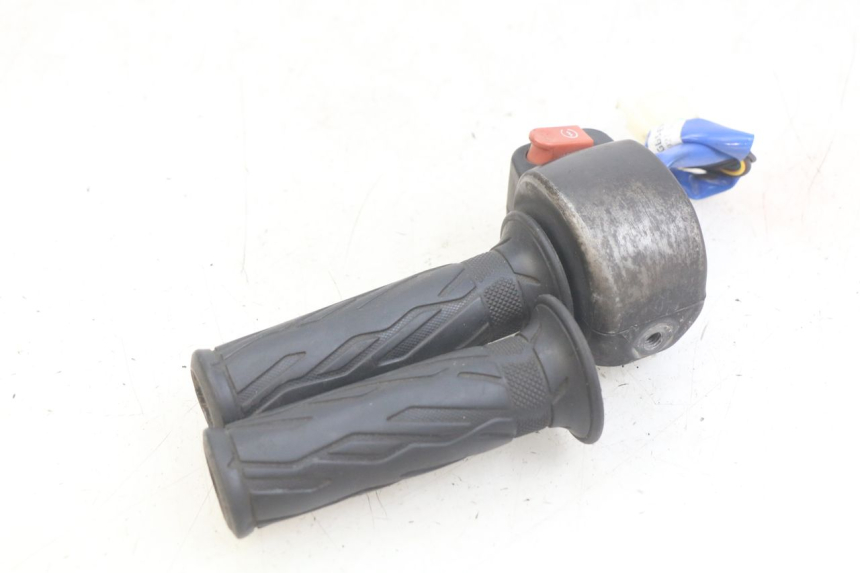 photo de RIGHT HANDLEBAR SWITCH KYMCO AGILITY 16+ 4T 50 (2018 - 2023) - Surface and material condition