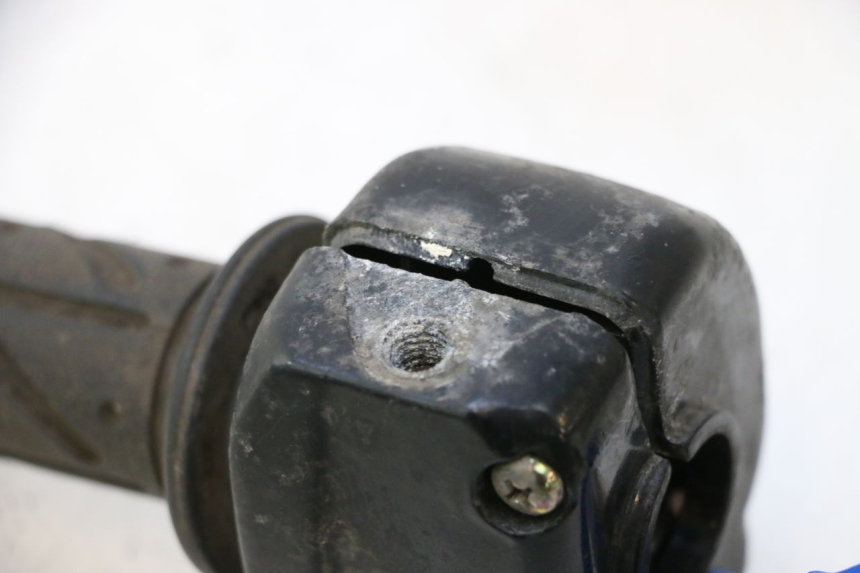photo de RIGHT SWITCH KYMCO AGILITY 4T 10" 50 (2005 - 2018) - Technical close-up