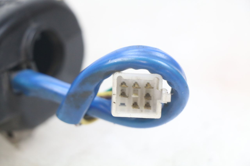 photo de RIGHT HANDLEBAR SWITCH KYMCO AGILITY 4T 50 (2005 - 2018) - Technical close-up