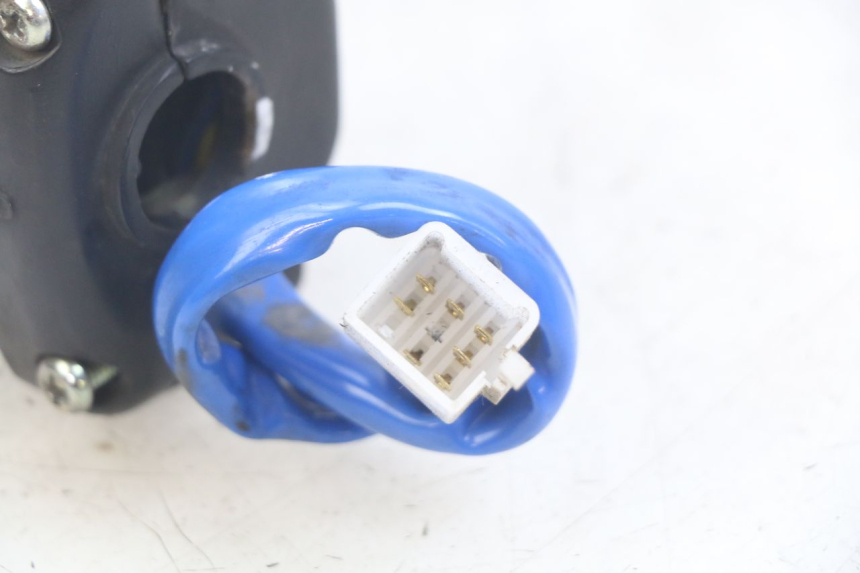 photo de RIGHT HANDLEBAR SWITCH KYMCO AGILITY 4T 50 (2005 - 2018) - Alternative perspective