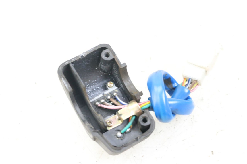 photo de RIGHT HANDLEBAR SWITCH KYMCO AGILITY 4T 50 (2005 - 2018) - Zoom on usage condition