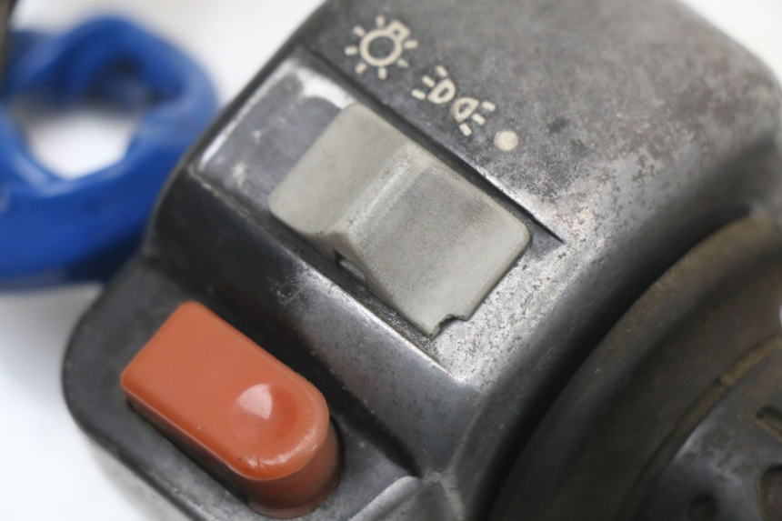 photo de RIGHT HANDLEBAR SWITCH KYMCO AGILITY 4T 50 (2005 - 2018) - Zoom on usage condition