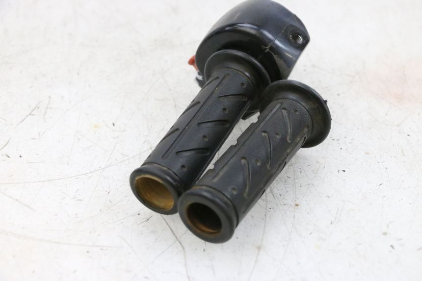 photo de RIGHT HANDLEBAR SWITCH KYMCO AGILITY 4T 50 (2018 - 2022) - Surface and material condition