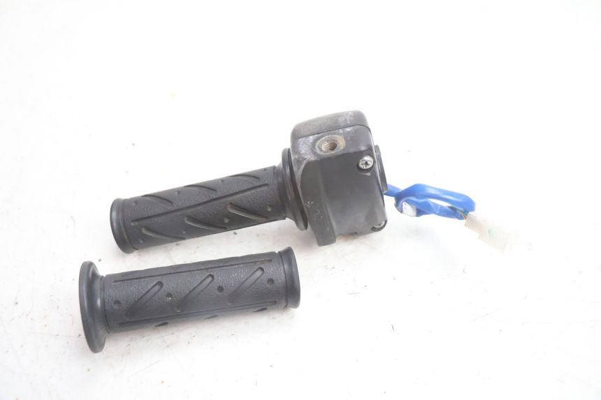 photo de RIGHT HANDLEBAR SWITCH KYMCO AGILITY 4T 50 (2018 - 2022) - Technical close-up