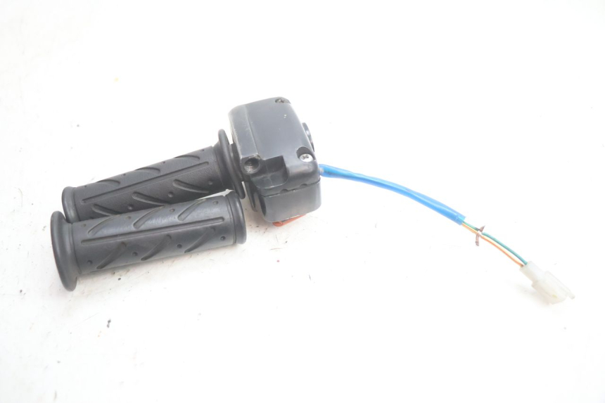 photo de RIGHT HANDLEBAR SWITCH KYMCO AGILITY 4T 50 (2018 - 2022) - Surface and material condition