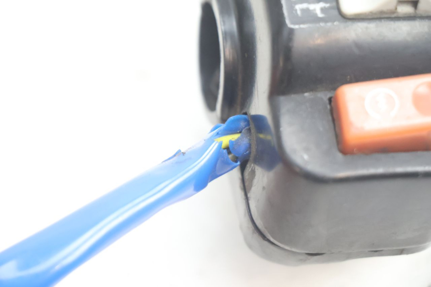 photo de RIGHT SWITCH KYMCO AGILITY FR 2T 50 (2012 - 2017) - Surface and material condition