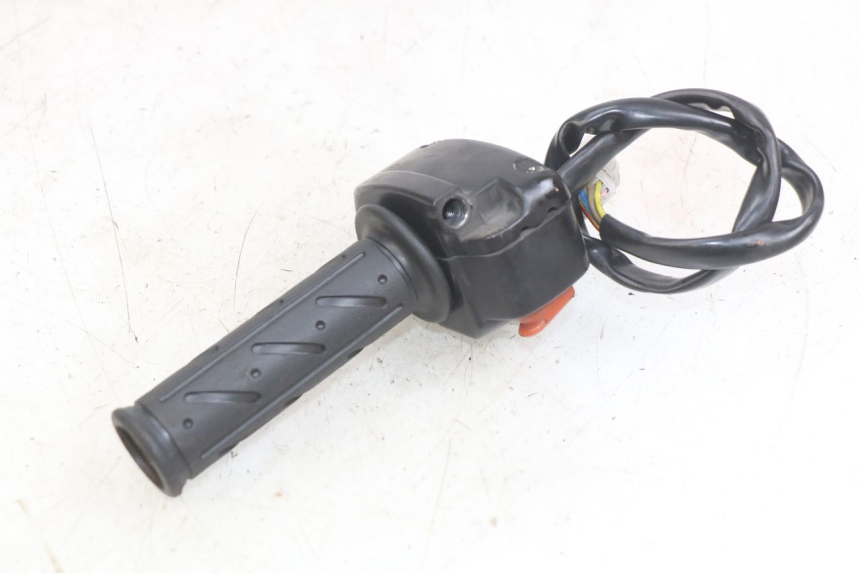 photo de RIGHT HANDLEBAR SWITCH KYMCO AGILITY NAKED RENOUVO 2T 50 (2011 - 2018) - Zoom on usage condition