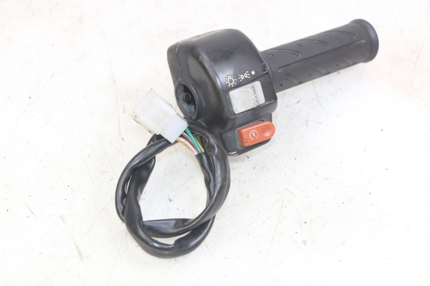 photo de RIGHT HANDLEBAR SWITCH KYMCO AGILITY NAKED RENOUVO 2T 50 (2011 - 2018) - Fixing points details