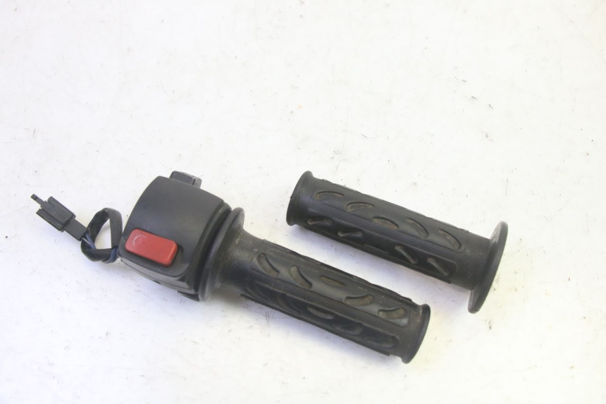 photo de RIGHT HANDLEBAR SWITCH MBK BOOSTER SPIRIT 50 (2004 - 2017) - Main view