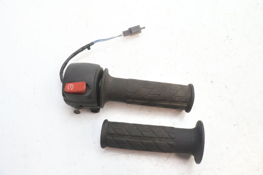 photo de RIGHT HANDLEBAR SWITCH MBK BOOSTER SPIRIT 50 (2004 - 2017) - Main view
