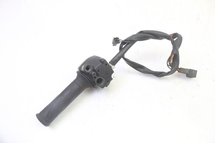 photo de RIGHT HANDLEBAR SWITCH SUZUKI BURGMAN 125 (2007 - 2014) - Technical close-up