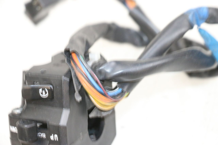 photo de RIGHT SWITCH SUZUKI BURGMAN 650 (2013 - 2020) - Component detail