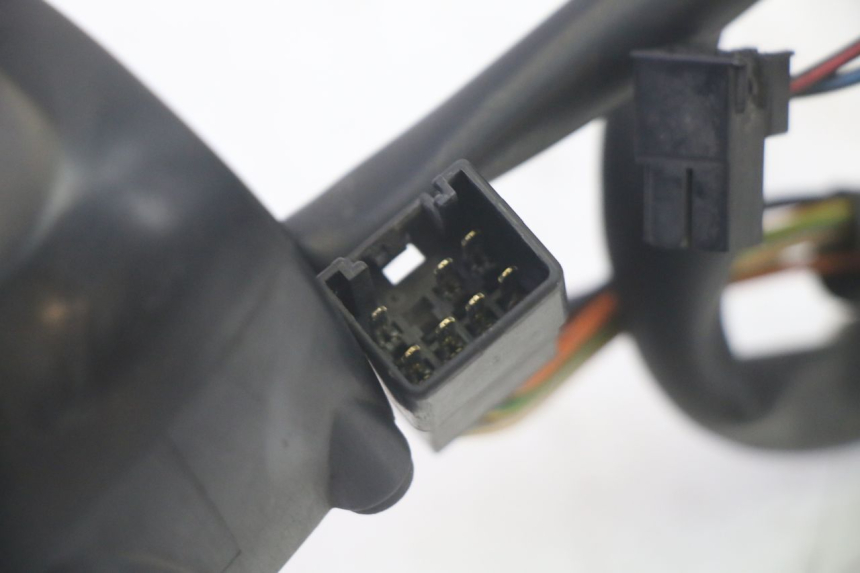 photo de RIGHT HANDLEBAR SWITCH SUZUKI BURGMAN 125 (2007 - 2014) - Surface and material condition