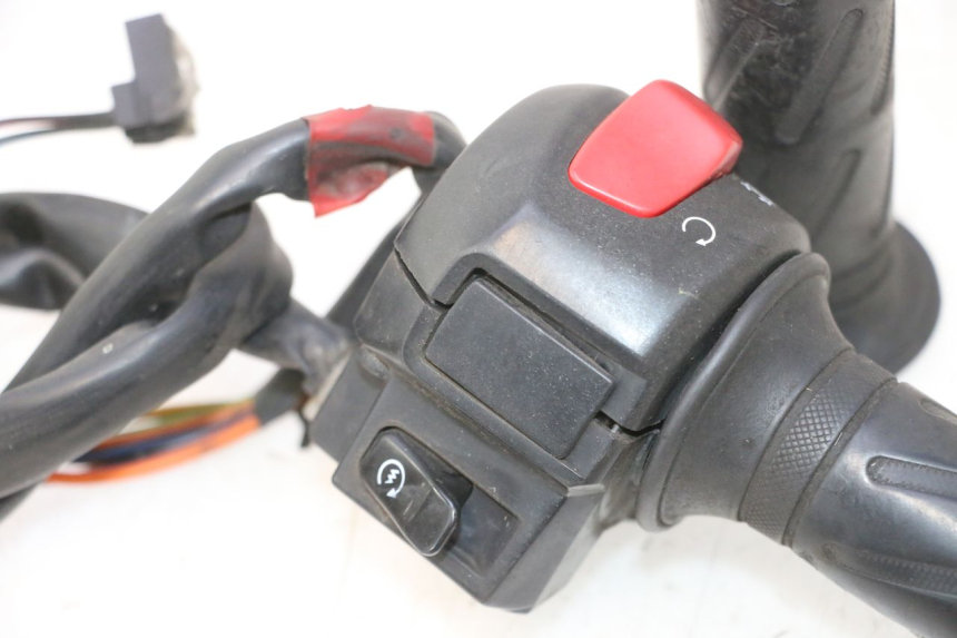 photo de RIGHT HANDLEBAR SWITCH SUZUKI BURGMAN 125 (2007 - 2014) - Additional view of the item