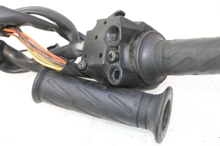 photo de RIGHT HANDLEBAR SWITCH SUZUKI BURGMAN 125 (2007 - 2014) - Alternative perspective