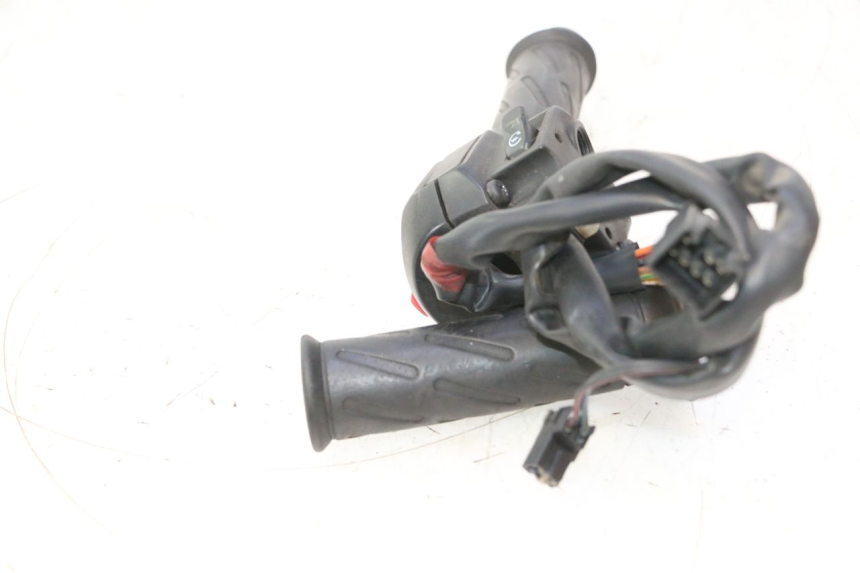 photo de RIGHT HANDLEBAR SWITCH SUZUKI BURGMAN 125 (2007 - 2014) - Product overview