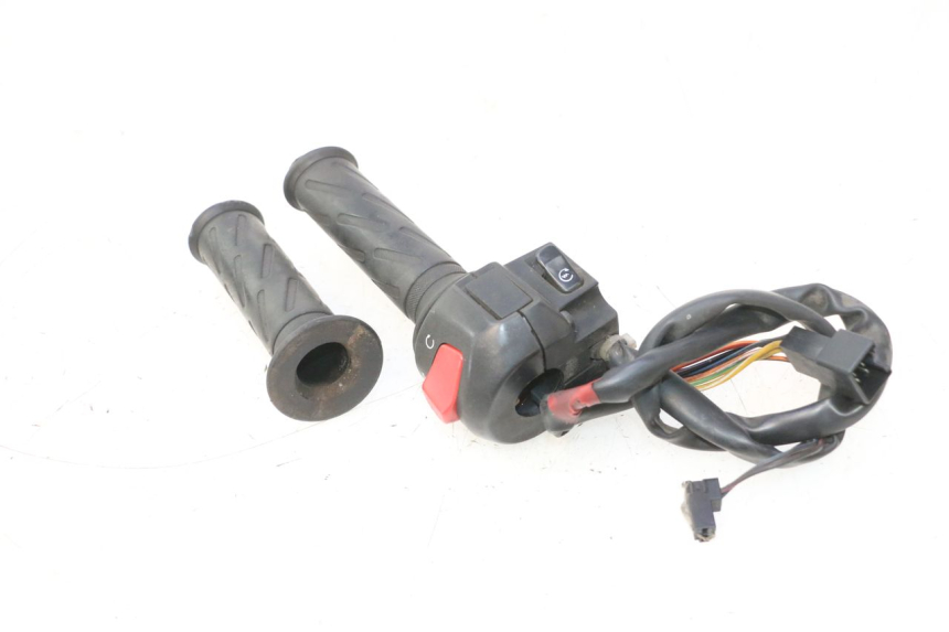 photo de RIGHT HANDLEBAR SWITCH SUZUKI BURGMAN 125 (2007 - 2014) - Surface and material condition