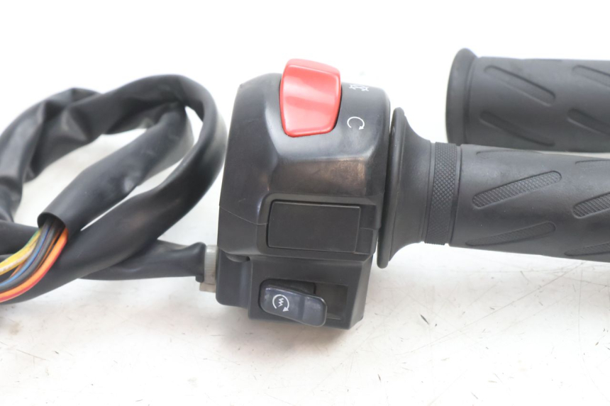photo de RIGHT HANDLEBAR SWITCH SUZUKI BURGMAN 125 (2007 - 2014) - Component detail