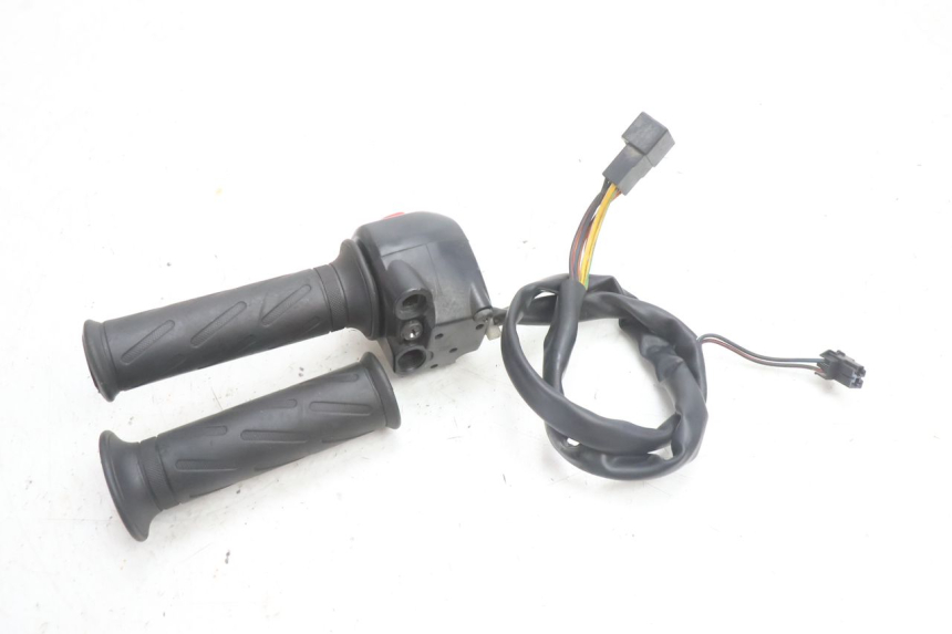 photo de RIGHT HANDLEBAR SWITCH SUZUKI BURGMAN 125 (2007 - 2014) - Technical close-up