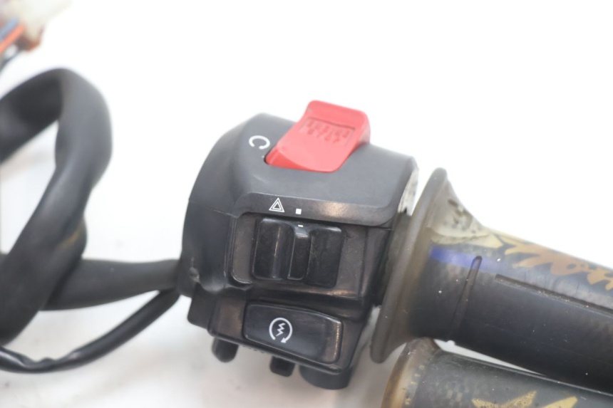 photo de RIGHT SWITCH HONDA CB F HORNET 600 (2005 - 2006) - Component detail