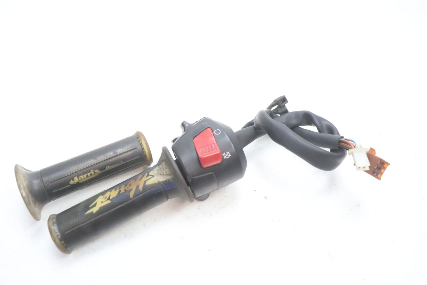 photo de RIGHT SWITCH HONDA CB F HORNET 600 (2005 - 2006) - Alternative perspective
