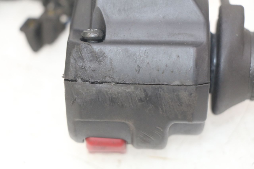 photo de RIGHT HANDLEBAR SWITCH HONDA CB R 1000 (2018 - 2023) - Component detail