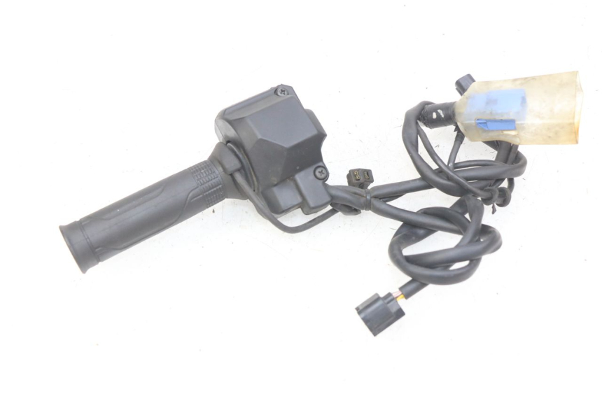 photo de RIGHT HANDLEBAR SWITCH HONDA CB R 1000 (2018 - 2023) - Fixing points details