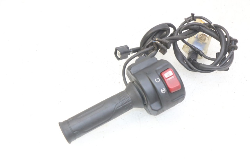 photo de RIGHT HANDLEBAR SWITCH HONDA CB R 1000 (2018 - 2023) - Surface and material condition