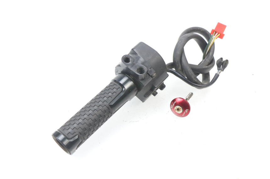 photo de RIGHT SWITCH HONDA CBR 929 RR FIREBLADE 900 (2000 - 2001) - Fixing points details