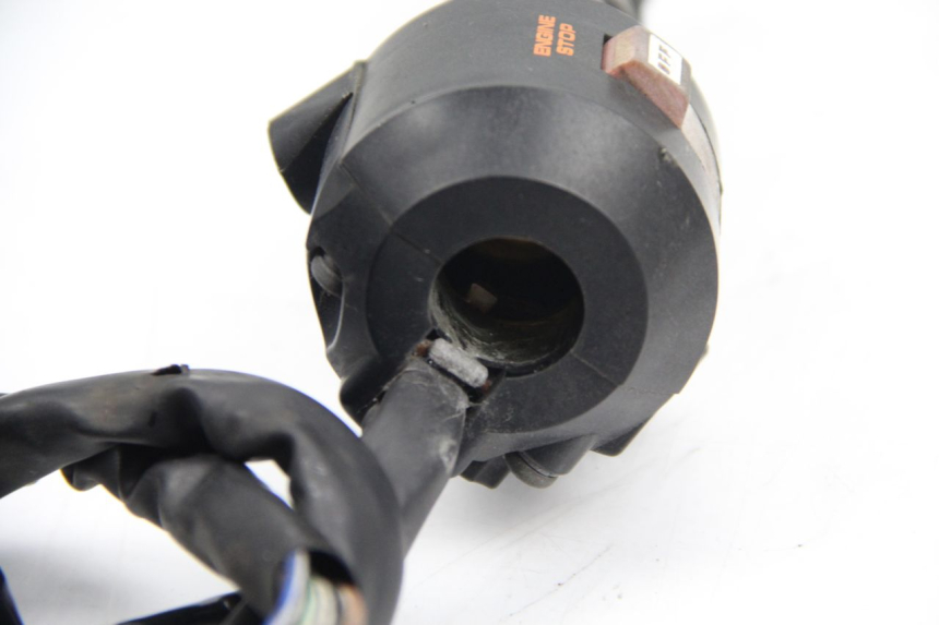 photo de RIGHT SWITCH HONDA CBR F SC21 1000 (1986 - 1992) - Zoom on usage condition
