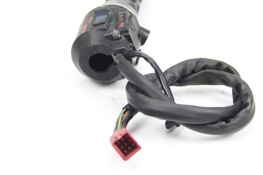 photo de RIGHT SWITCH HONDA CBR F SC21 1000 (1986 - 1992) - Alternative perspective