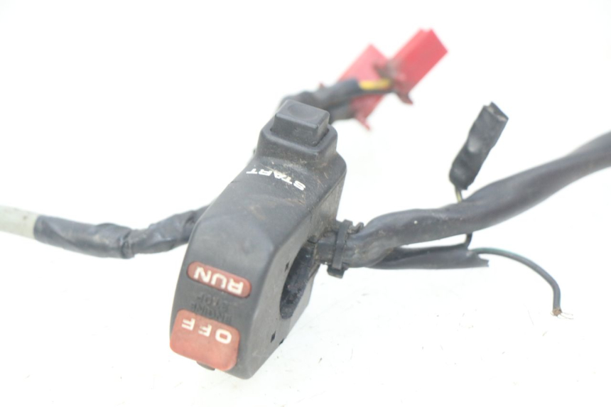 photo de RIGHT HANDLEBAR SWITCH HONDA CBR RR FIREBLADE 900 (1992 - 1994) - Surface and material condition