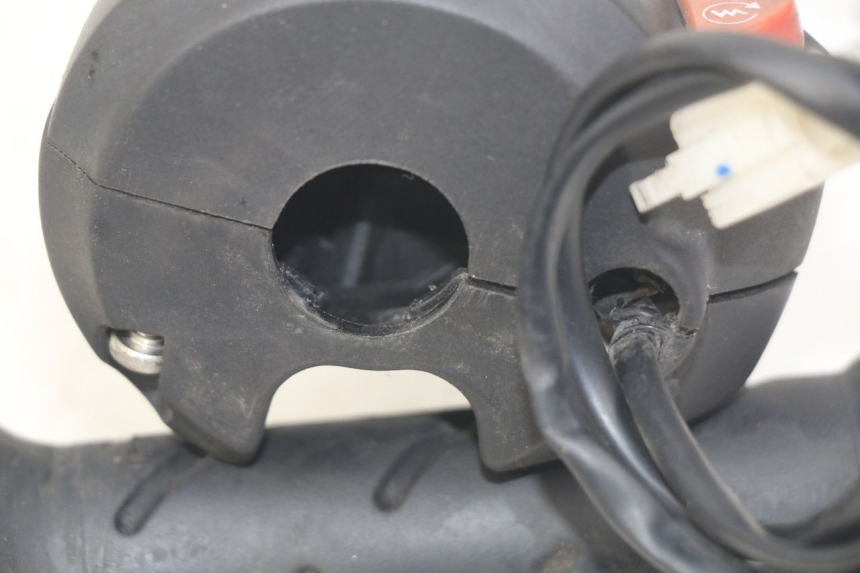 photo de RIGHT HANDLEBAR SWITCH PEUGEOT CITYSTAR 2T 50 (2018 - 2021) - Alternative perspective