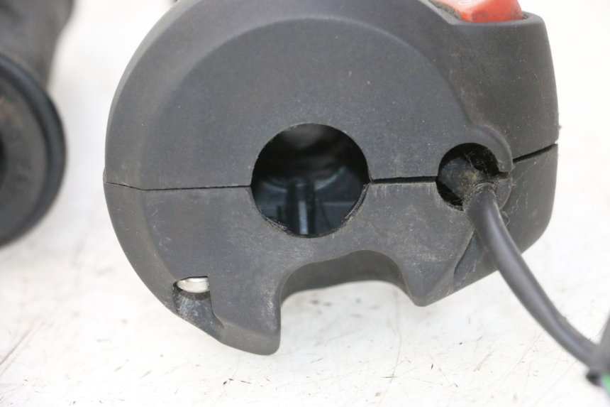 photo de RIGHT HANDLEBAR SWITCH PEUGEOT CITYSTAR 2T 50 (2018 - 2021) - Technical close-up