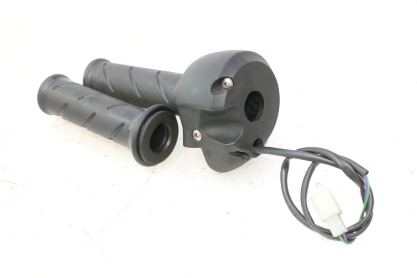 photo de RIGHT HANDLEBAR SWITCH PEUGEOT CITYSTAR 2T 50 (2018 - 2021) - Alternative perspective