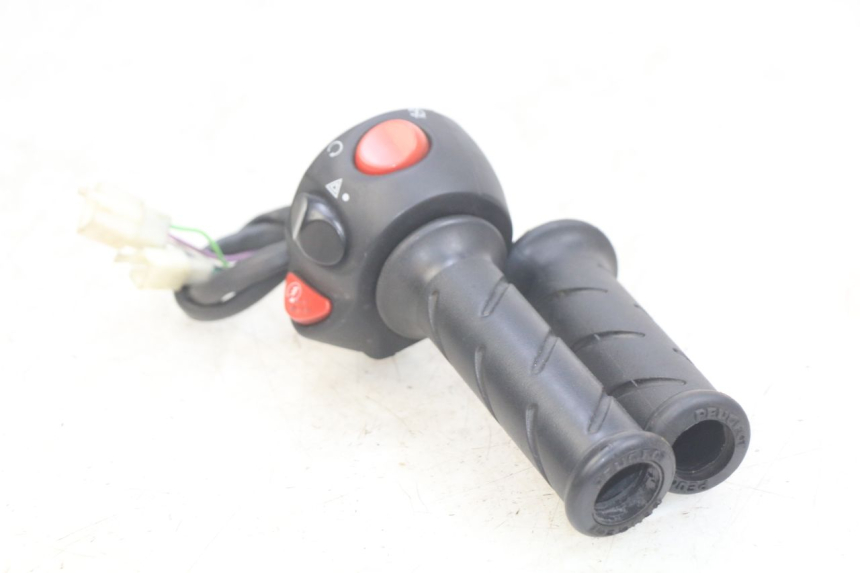 photo de RIGHT HANDLEBAR SWITCH PEUGEOT CITYSTAR AIR 125 (2014 - 2017) - Technical close-up